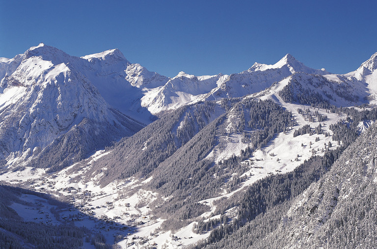 The large, well-known ski regions in Vorarlberg are nearby.