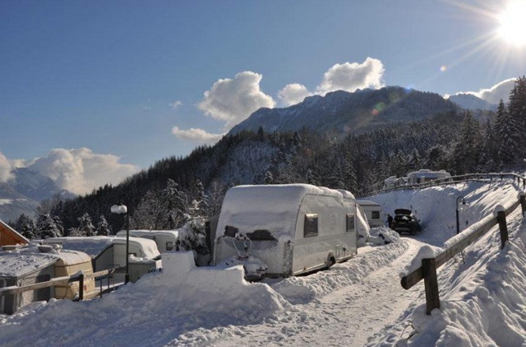 Wintercamping mit Panorama am Alpencamping Nenzing