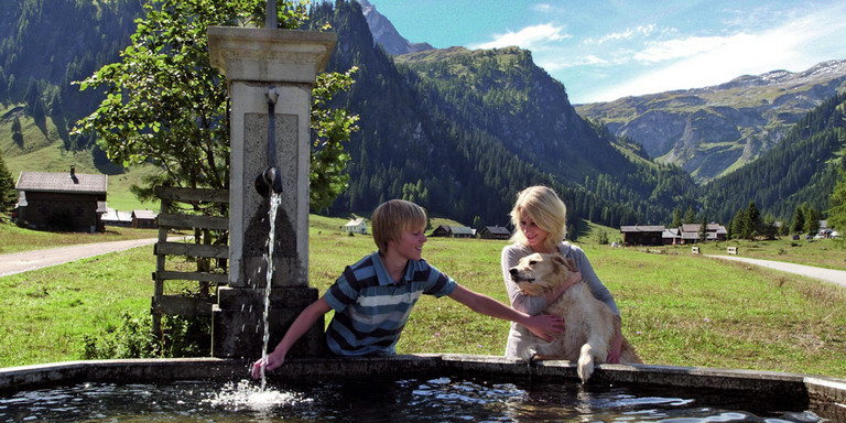 Rustzoekers vinden de Alpencamping Nenzing net so hun geluk als actieve mensen.