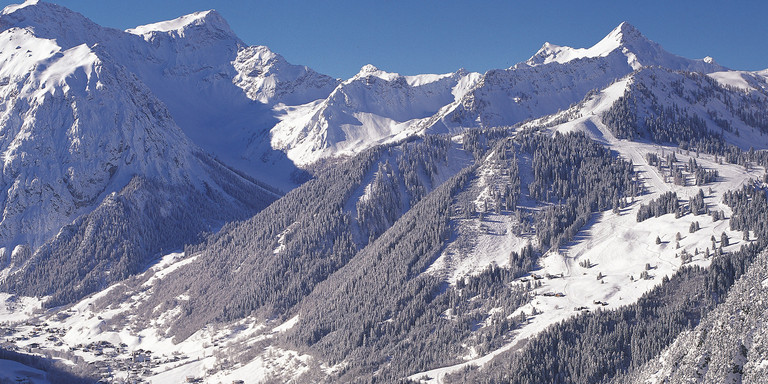Durch die Winterlandschaft wandern und die herrliche Stille genießen © Alpenregion Bludenz Tourismus
